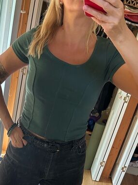 Levi's Women's Scoop Neck Short Sleeve Top in Forest Green